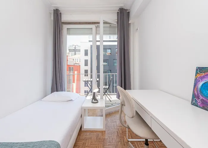 Houze Spacious Near Marques De Pombal リスボン